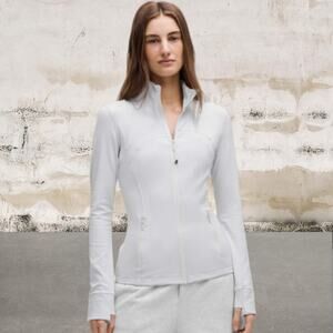 Lululemon Define Nulu Jacket in Light Gray Size 4